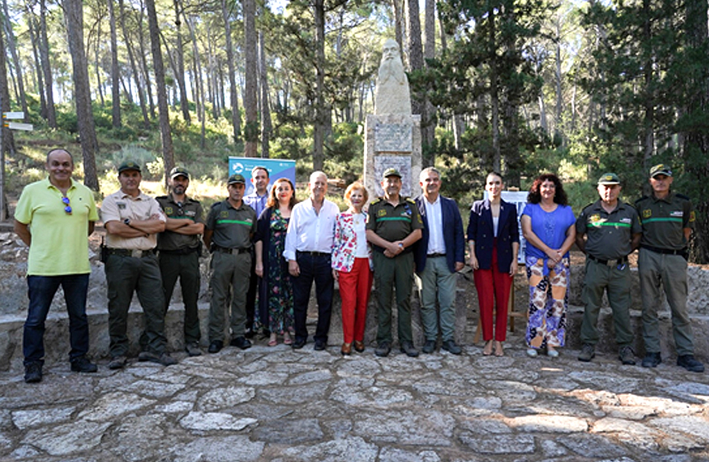 La Comunidad restaura el busto de Ricardo Codorníu del Parque Regional de Sierra Espuña 